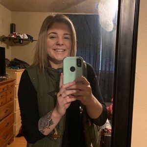 Meet your Posher, Melissa